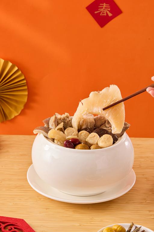 鯉魚 排翅干貝佛跳牆