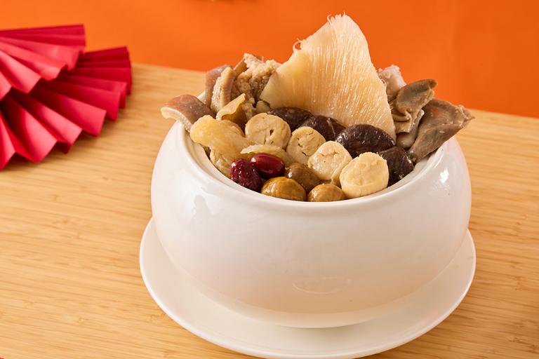 鯉魚 排翅干貝佛跳牆