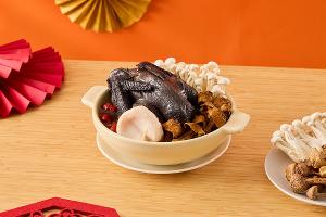 鯉魚 珍菇鮑貝烏雞湯