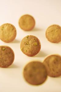 望月【春節限定】雜錦禮盒 經典蝴蝶酥及開心果曲奇 (18入）