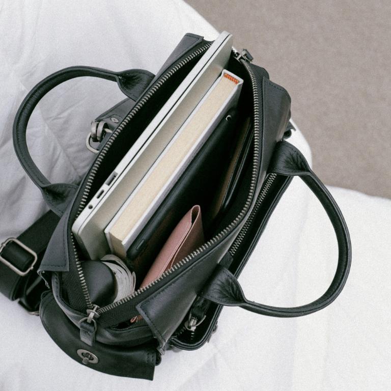 Supportingrole 簡約多隔層多口袋真皮後背包 復古黑