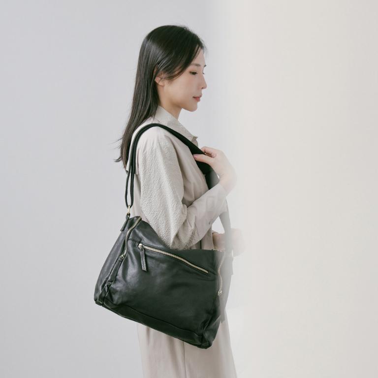 supportingrole 多層口袋容量拉鍊百搭輕量真皮肩斜背包 黑