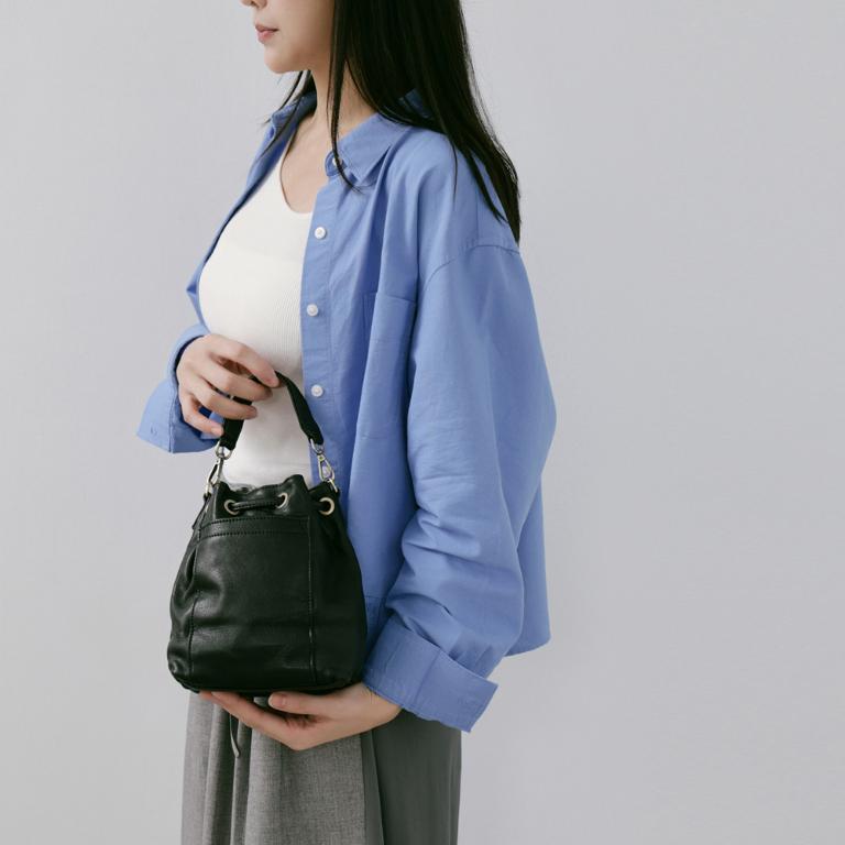 supportingrole 簡約設計風格真皮繩結褶皺水桶包 黑