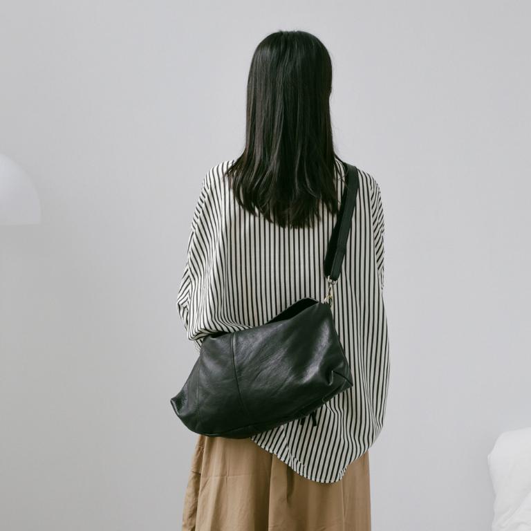 supportingrole 立體收摺廓形優雅慵懶輕量真皮肩斜背手提包 黑