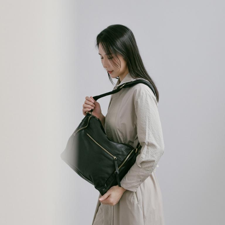 supportingrole 多層口袋容量拉鍊百搭輕量真皮肩斜背包 黑