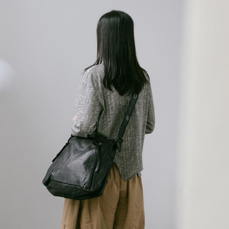 supportingrole 大容量口袋百搭俐落線條設計手提肩斜背包 黑