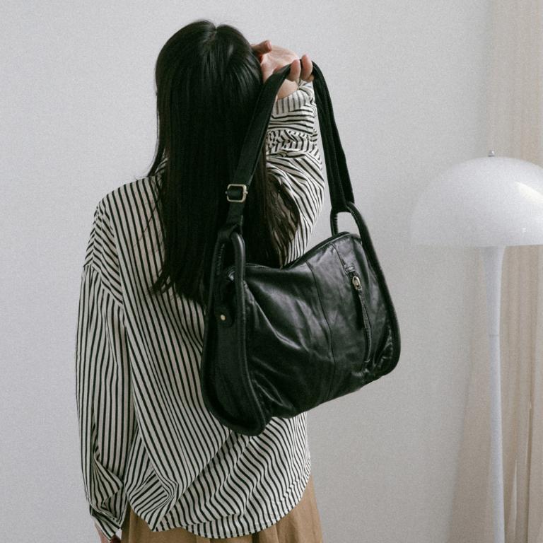 supportingrole 廓形方正百搭輕量真皮肩斜背包 黑