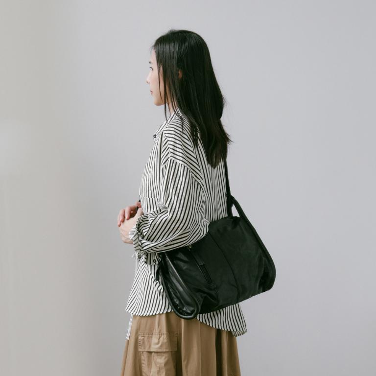 supportingrole 廓形方正百搭輕量真皮肩斜背包 黑