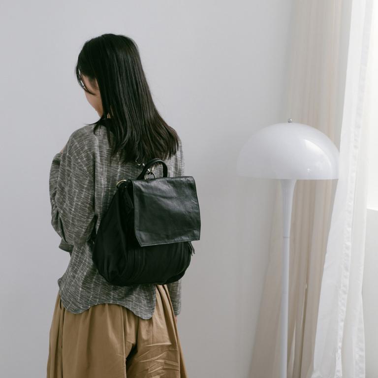 supportingrole 翻摺兩用多層口袋容量旅行百搭日常真皮肩斜後背包 黑