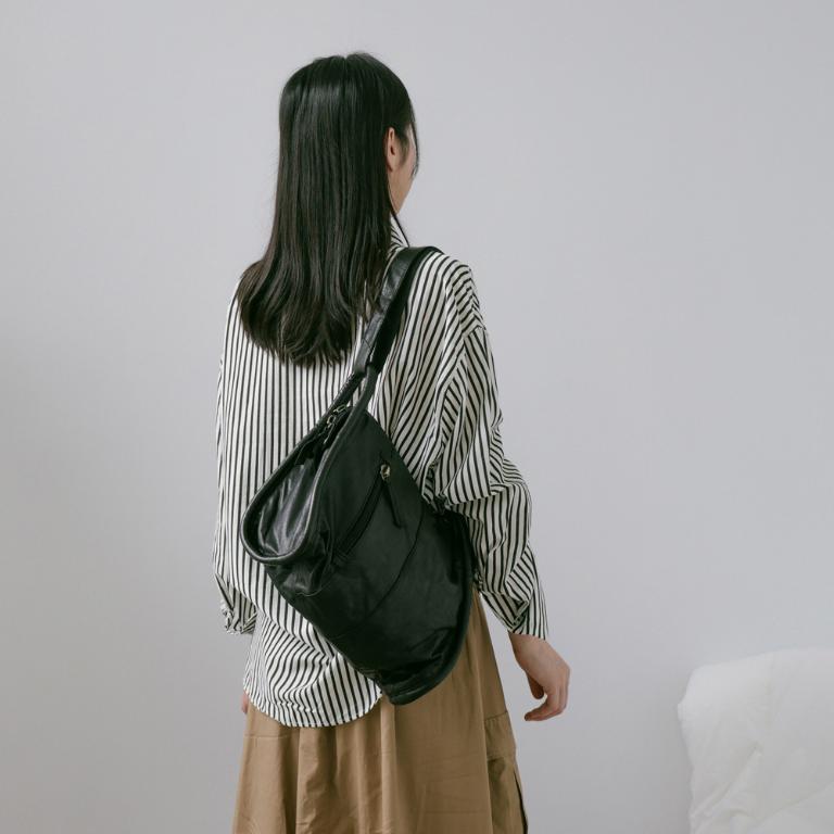 supportingrole 廓形方正百搭輕量真皮肩斜背包 黑