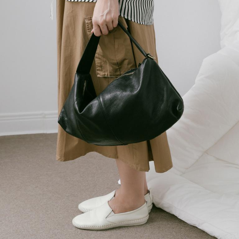 supportingrole 立體收摺廓形優雅慵懶輕量真皮肩斜背手提包 黑