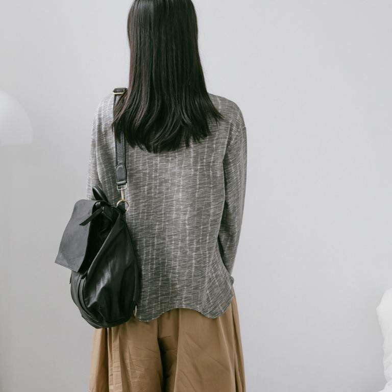 supportingrole 翻摺兩用多層口袋容量旅行百搭日常真皮肩斜後背包 黑