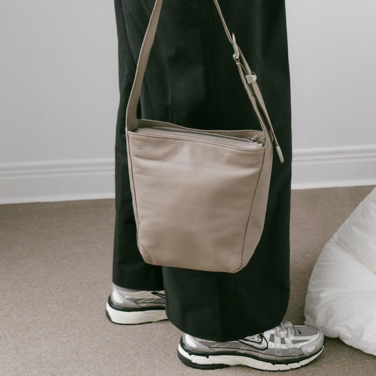 Supportingrole 簡約百搭輕量兩用真皮手提肩背腋下托特包 質感灰