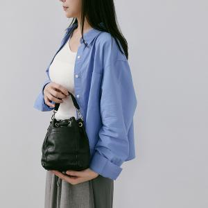 supportingrole 簡約設計風格真皮繩結褶皺水桶包 黑