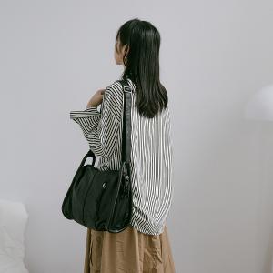 supportingrole 廓形方正百搭輕量真皮肩斜背包 黑