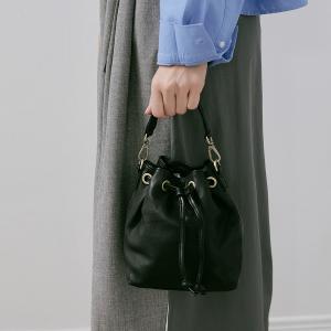 supportingrole 簡約設計風格真皮繩結褶皺水桶包 黑