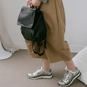 supportingrole 翻摺兩用多層口袋容量旅行百搭日常真皮肩斜後背包 黑