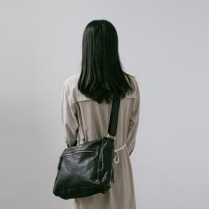 supportingrole 多層口袋容量拉鍊百搭輕量真皮肩斜背包 黑