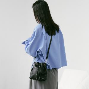 supportingrole 簡約設計風格真皮繩結褶皺水桶包 黑