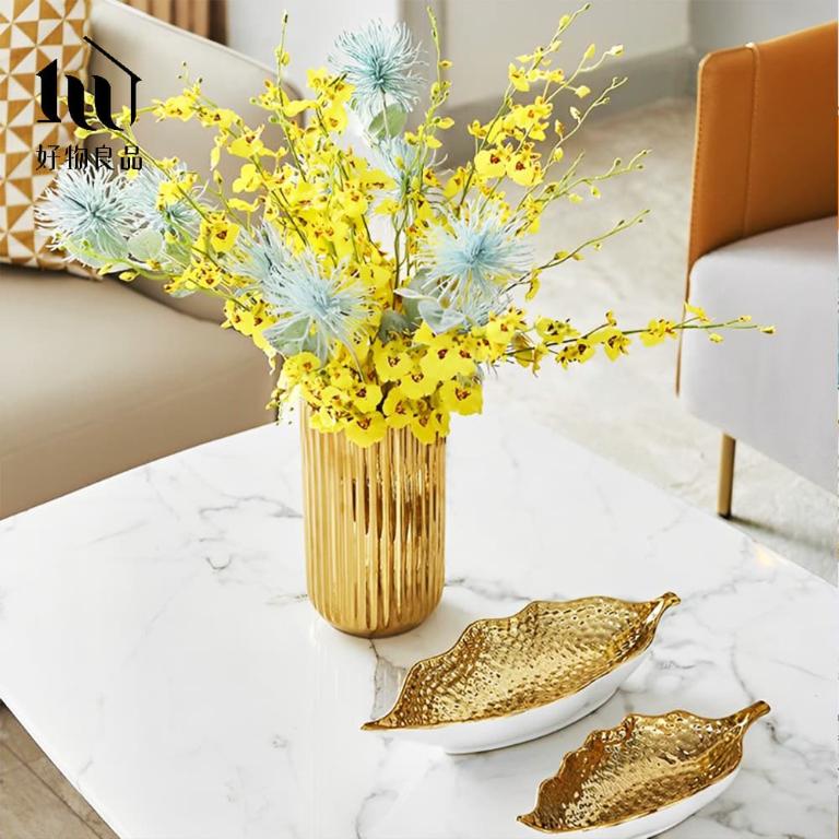 簡約豎紋陶瓷花瓶