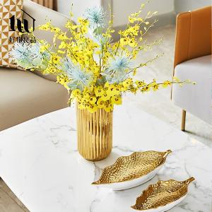 簡約豎紋陶瓷花瓶