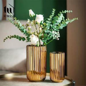 簡約豎紋陶瓷花瓶