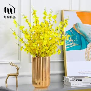 簡約豎紋陶瓷花瓶