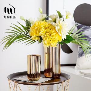 簡約豎紋陶瓷花瓶