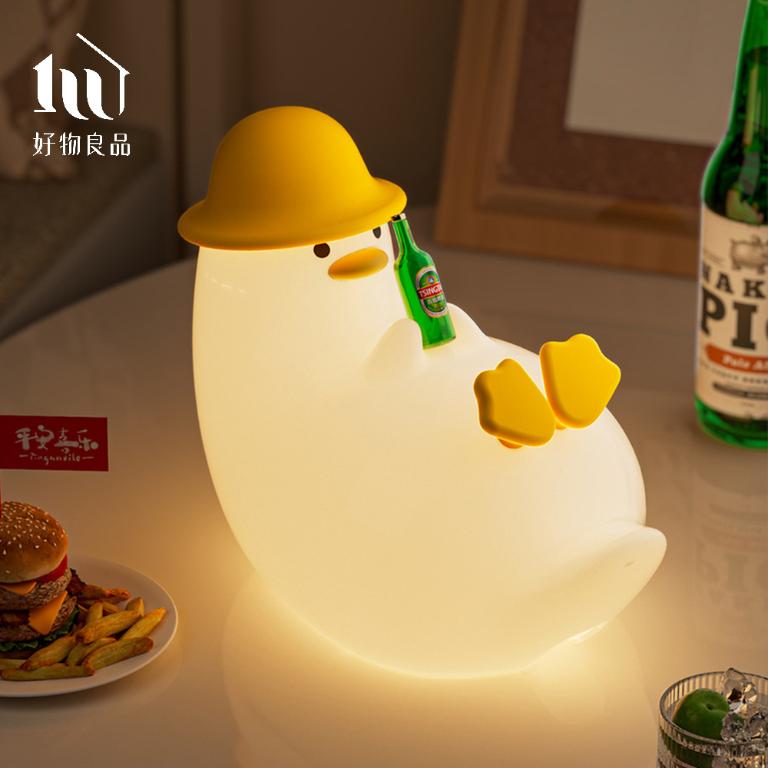 韓國啤酒鴨玩偶｜矽膠充電小夜燈&times;智能開關手機支架