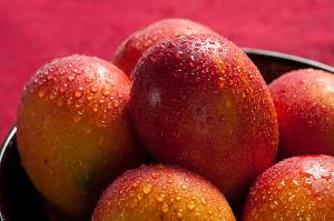 【盧家芒果】輸日-愛文芒果2.5公斤 (5-8顆/箱)