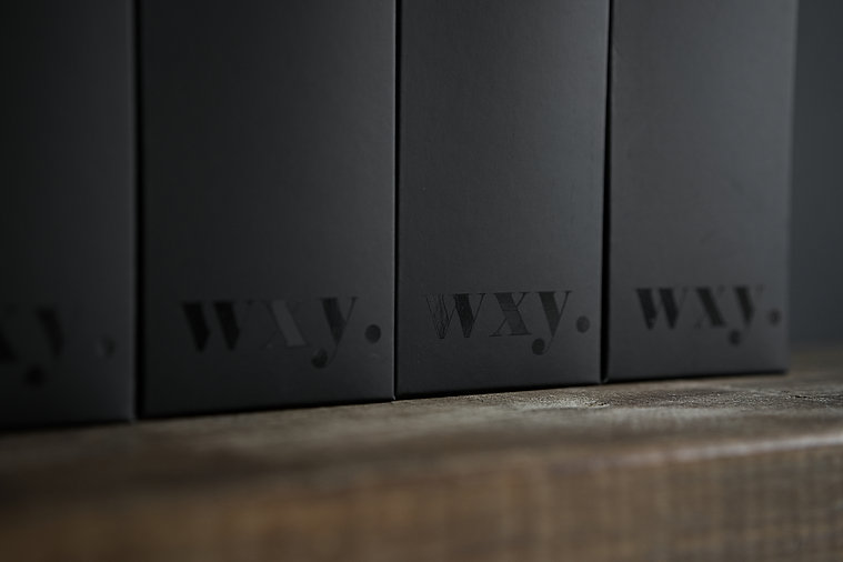 英國wxy 經典黑蠟燭-dark.柚木&岩蘭草/200g