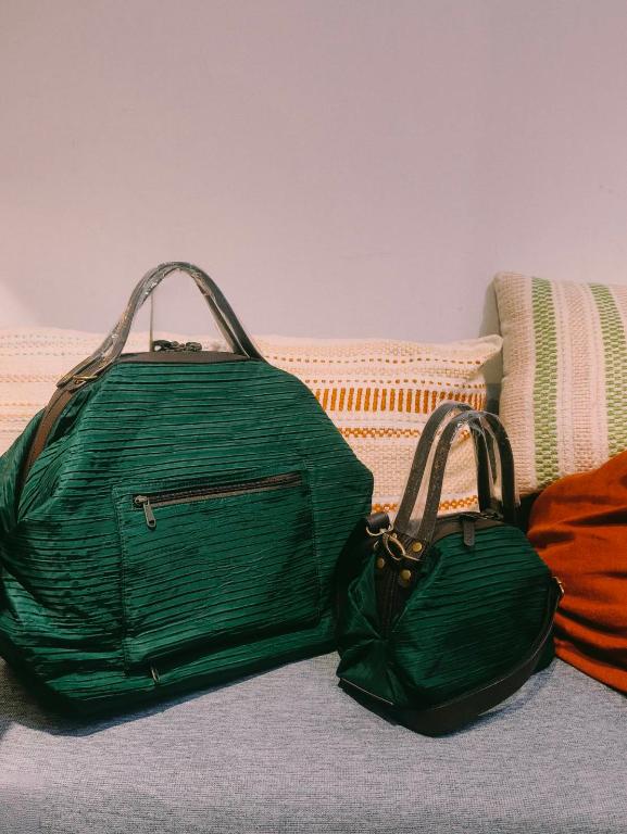 POPCORNGREEN TRAVELBAG(旅行袋)組 波浪皺褶系列/翠墨綠-旅行袋(L)+糖果包(S)