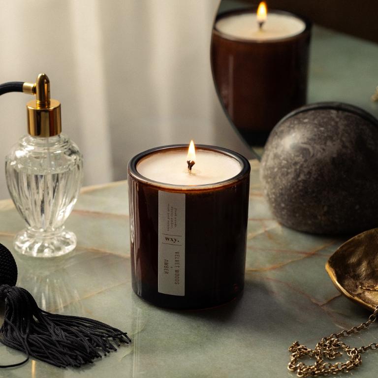 英國wxy Amber蠟燭-檜木&岩蘭草