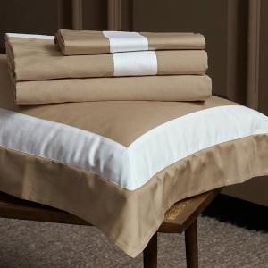 線上特賣｜【寬庭】義大利雲柔棉 | 一生鍾愛 古典褐+天使白框 | 簡約寢飾-四件組(加大)