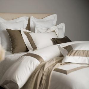 線上特賣｜【寬庭】義大利雲柔棉 | 一生鍾愛 天使白+古典褐框 | 簡約寢飾-四件組(加大)