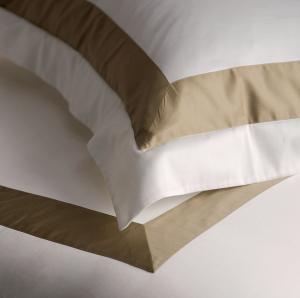 線上特賣｜【寬庭】義大利雲柔棉 | 一生鍾愛 天使白+古典褐框 | 簡約寢飾-四件組(雙人)