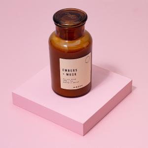 英國M&AElig;GEN Alchemist 蠟燭-餘燼&麝香/250g