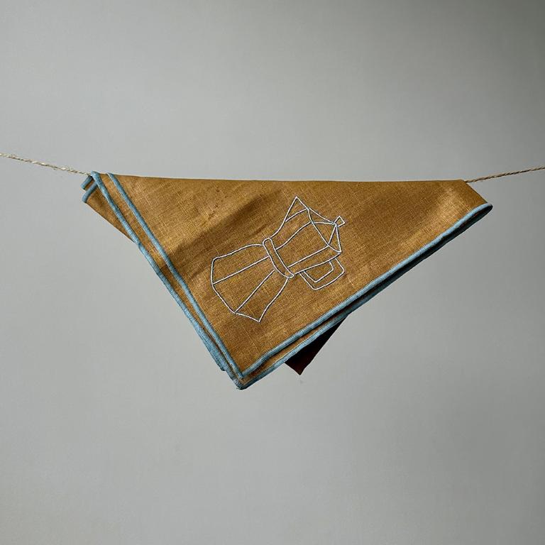 英國M&AElig;GEN 刺繡棉麻餐巾-卡其(摩卡壺)