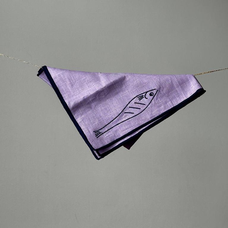 英國M&AElig;GEN 刺繡棉麻餐巾-淺紫(沙丁魚)