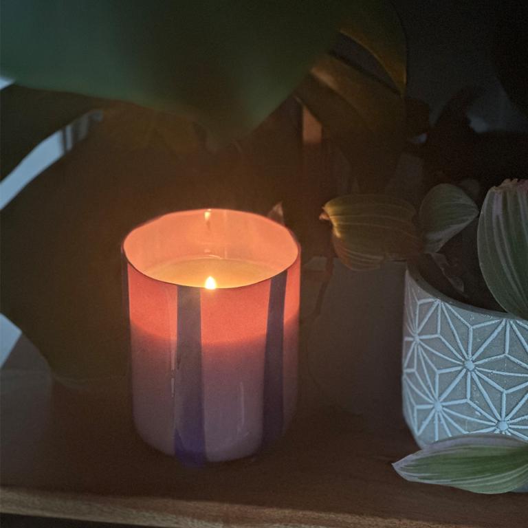 英國M&AElig;GEN Atina 玻璃杯蠟燭-黑醋栗&沉香/280g