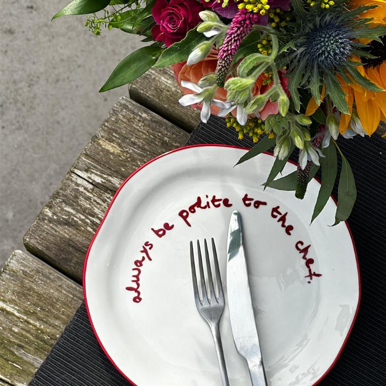 英國M&AElig;GEN 陶瓷主題餐盤-紅