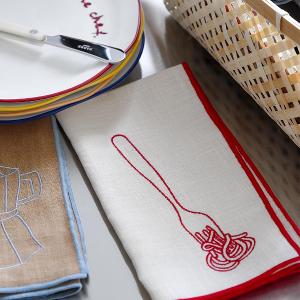 英國M&AElig;GEN 刺繡棉麻餐巾-白(義大利麵)