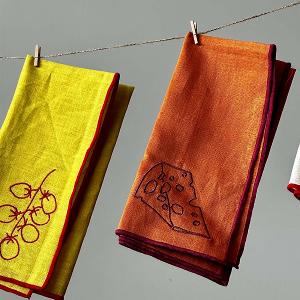 英國M&AElig;GEN 刺繡棉麻餐巾-紅(紅酒)