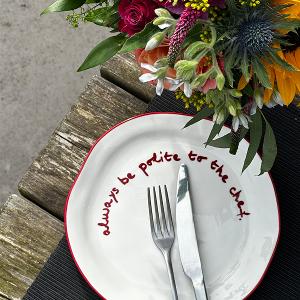 英國M&AElig;GEN 陶瓷主題餐盤-紅