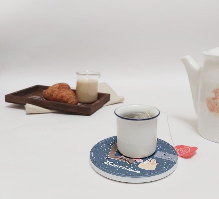 台灣 EPOCHSIA 陶瓷寵物吸水杯墊-曼赤肯
