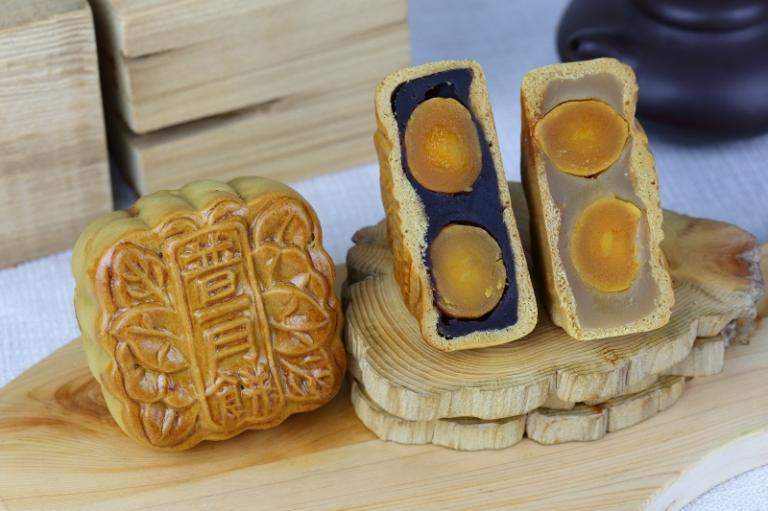 【白鵝山腳】雙黃綜合月餅 (蓮蓉雙黃/豆沙雙黃) 4入/盒