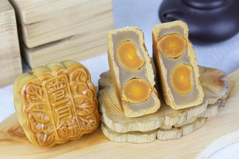【白鵝山腳】蓮蓉雙黃月餅 4入/盒